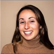 Estudiante en último curso, con experiencia como profesora particular de apoyo de materias, de idiomas y de Patinaje Artístico